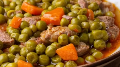 Bebeğinizin gelişimini destekleyecek etli bezelye yemeği tarifi
