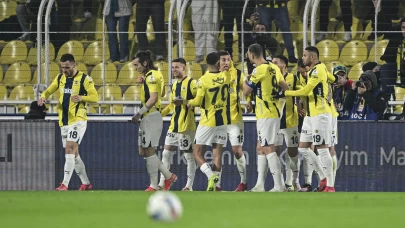 Süper Lig'de Fenerbahçe Antalyaspor'u 3 golle geçti!