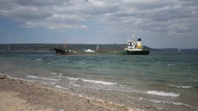 Çanakkale Boğazı'nda tanker karaya oturdu