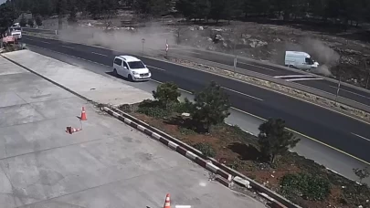 Şanlıurfa’da minibüs kayalıklara çarptı: 2 yaralı