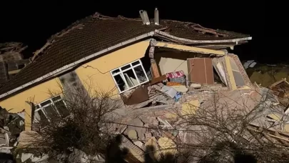 Sinop'ta heyelan: 3 ev yıkıldı, 2 kişi yaralı