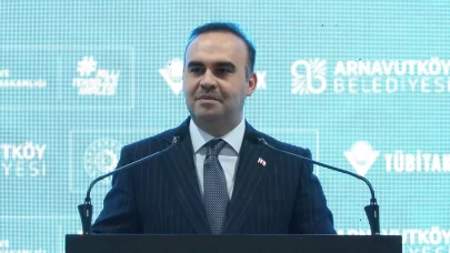 Bakan Kacır’dan çarpıcı açıklamalar: Türkiye’ye vurulmaya çalışılan prangaları parçalayan Türk gençliği var