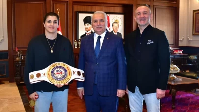Dünya şampiyonu Busenaz Sürmeneli'den Vali Yıldırım'a ziyaret