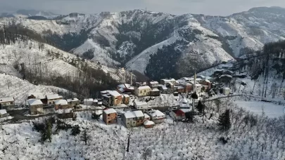 2 farklı ilde aynı anda oruç açtılar! Mahalleleri 7 metrelik yol ayırıyor