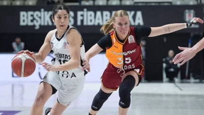 Beşiktaş potadaki derbiyi kazanarak Türkiye Kupası'nda yarı finale yükseldi!