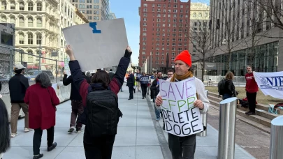 Trump yönetiminin işten çıkardığı çalışanlardan "Musk'ı Kov" protestosu