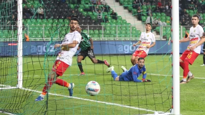 Sakaryaspor, evinde 5 golle kazandı!