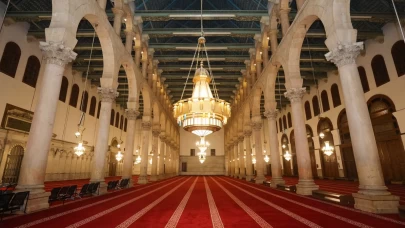 Halep'teki Emevi Camisi'nde 12 yıl sonra teravih namazı kılındı