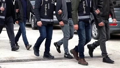 İzmir'de FETÖ operasyonu: 8 gözaltı