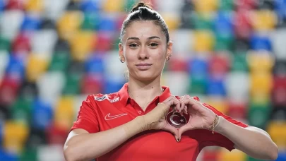 Milli atlet Aysel Önder, dünya rekoru kırarak Avrupa şampiyonu oldu