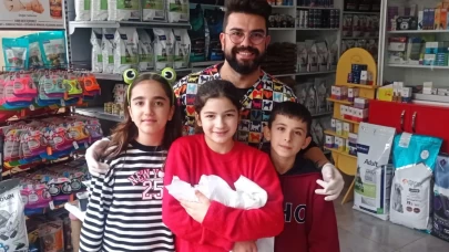 Balıkesir'de çocuklar soğuktan donan köpeği kalp masajıyla hayata döndürdüler!