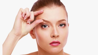 Evde botoks etkisi veren kaş kaldırma yöntemi!