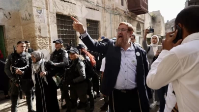 İşgalci Yahudilerden Mescid-i Aksa'ya baskın