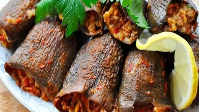 Ekşili baharatlı kuru patlıcan dolması tarifi