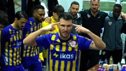 Eyüpspor’da Robin Yalçın’dan soyunma odasında motivasyon konuşması