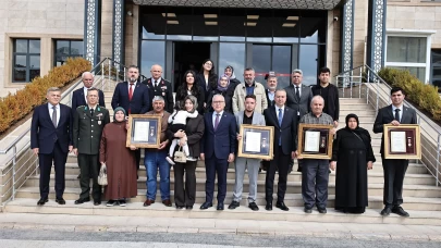 Şehit Aileleri ve Gazilere Devlet Övünç Madalyaları Takdim Edildi