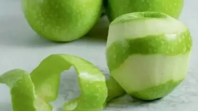 Ciltteki kırışıklıkları silen elma kabuğu maskesi