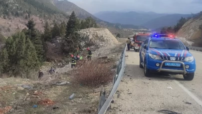 Konya'da otomobil uçuruma devrildi: 2 ölü, 3 yaralı