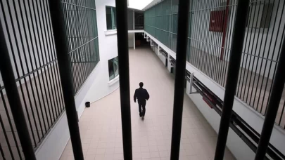 Trabzon'da cezaevinde çıkan yangında 1'i mahkum 4 kişi dumandan etkilendi