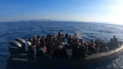 Fethiye açıklarında 64 düzensiz göçmen ve 2 kaçakçı yakalandı