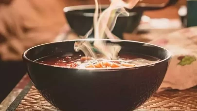 Sıcak yemekleri buzdolabına koymanın 4 tehlikesi