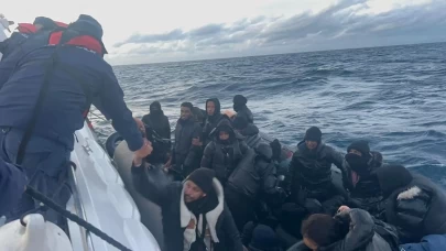 Ayvalık açıklarında 32 düzensiz göçmen yakalandı