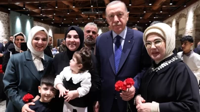 Cumhurbaşkanı Erdoğan'dan şehit aileleriyle iftar paylaşımı