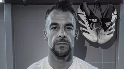 Alvaro Negredo futbolu bıraktığını açıkladı