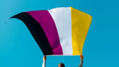 İtalya Eğitim Bakanlığı okullarda "cinsiyetsizlik" sembollerini yasakladı