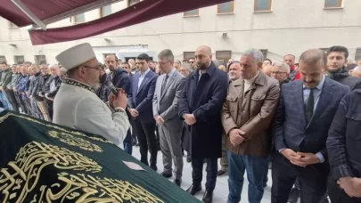 Avcılar'daki kadın cinayeti: Damla Bakiler ve annesi defnedildi