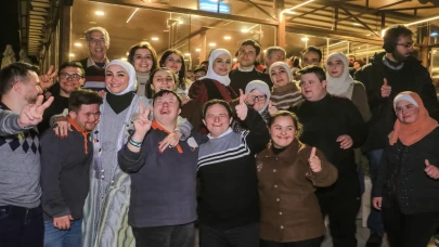 Şam'da engelsiz Sosit Kafe’de Down sendromlu gençler iftar yaptı