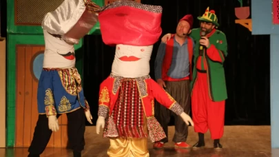 Kavuklu ve Pişekar çocuklarla buluştu