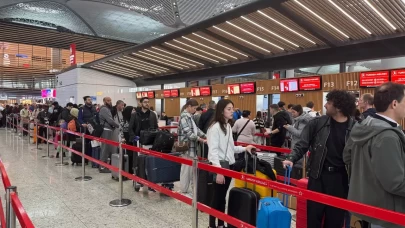 İstanbul'daki havalimanlarında bayram tatili yoğunluğu başladı