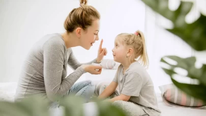 Ekolali Nedir? Kimlerde Görülür ve Neden Olur?