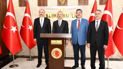 Ulaştırma ve Altyapı Bakanı Uraloğlu, Batman'da ziyaretlerde bulundu