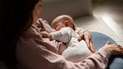 Bebeklerde gece emzirmesi nasıl bırakılır? Bebekleri memeden kesmenin yolları