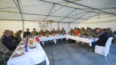 Türk askeri, Bosna Hersek'in başkenti Saraybosna'da iftar yaptı