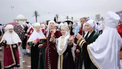 Kazakistan'da millî kıyafet giyen 5 bin kişi Guinness Dünya Rekoru kırdı