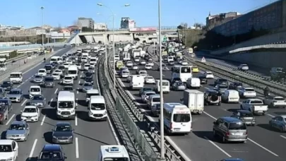 İstanbul'da akşam saatlerinde trafik yoğunluğu yüzde 83'e ulaştı