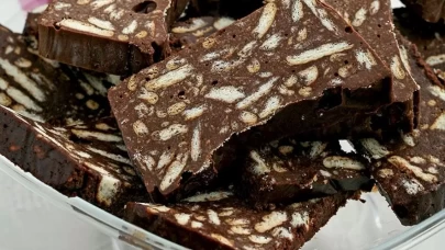 Yumurtasız Mozaik Pasta Tarifi: Pratik ve Lezzet Dolu Tatlı!