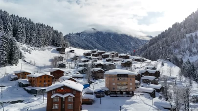 Ayder Yaylası'nda kar örtüsü, doğanın büyüleyici halini oluşturdu