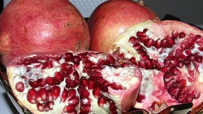 Ekşi narlar için mükemmel hile! Tuzlama tekniğiyle tatlandırın