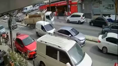 Avcılar’da aniden yavaşlayan trafikte duramayan kamyona 3 araca çarptı