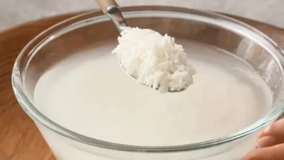 Evdeki çiçeklerinizi pırıl pırıl parlatacak! Pirinç suyu ile gelen mucize