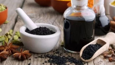 Çörek Otu Yağının Saçlara Faydası: Saç Dökülmesini Engeller mi?