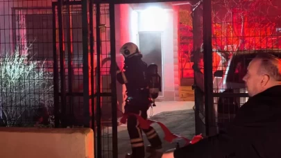 Komşusunda iftardayken evinde yangın çıktı