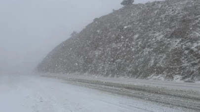 Antalya’nın yüksek kesimlerinde kar yağışı ve tipi etkili oluyor