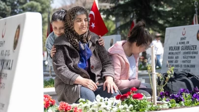 Bayram öncesi şehitliklerde duygu dolu anlar yaşandı