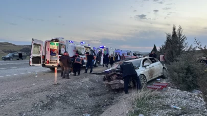 Adıyaman'da otomobil şarampole devrildi: 4 kişi yaralı