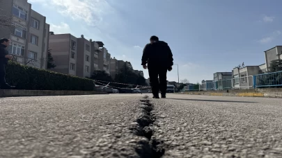 Kocaeli'de istinat duvarı kaydı, sokak trafiğe kapatıldı